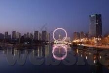 人妻超碰在线-探索人妻角色的多元面向，爱与生活的交织